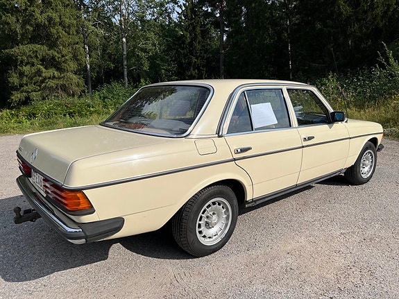 Mercedes-Benz 200 5 of 24
