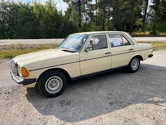 Mercedes-Benz 200 3 of 24