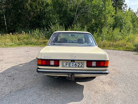 Mercedes-Benz 200 4 of 24