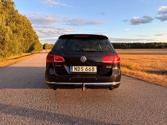 Volkswagen Passat 2 of 7