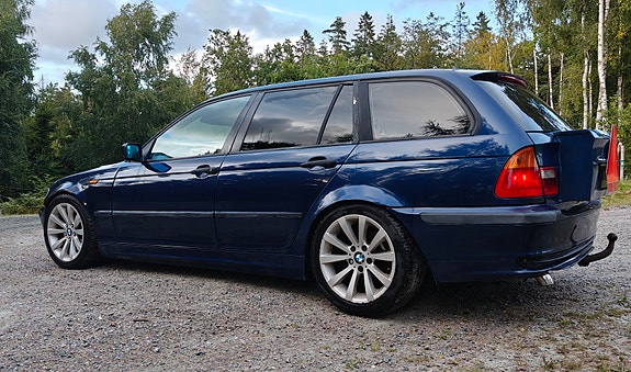 BMW 320d 2 of 9