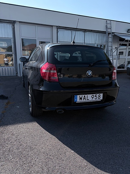 BMW 118d 2 of 6