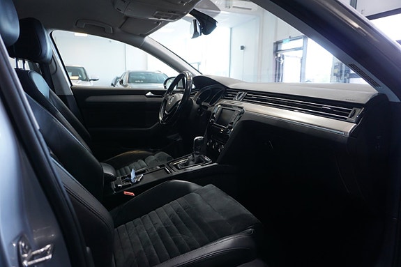Volkswagen Passat 14 of 16