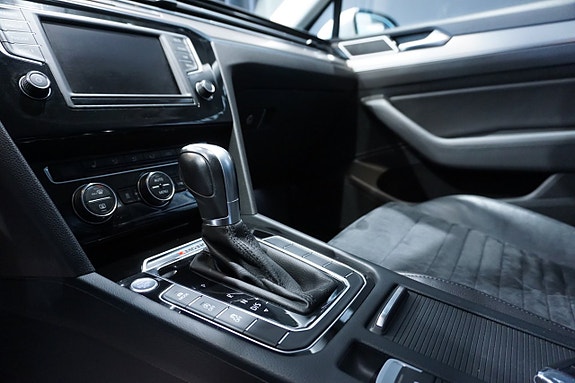 Volkswagen Passat 13 of 16