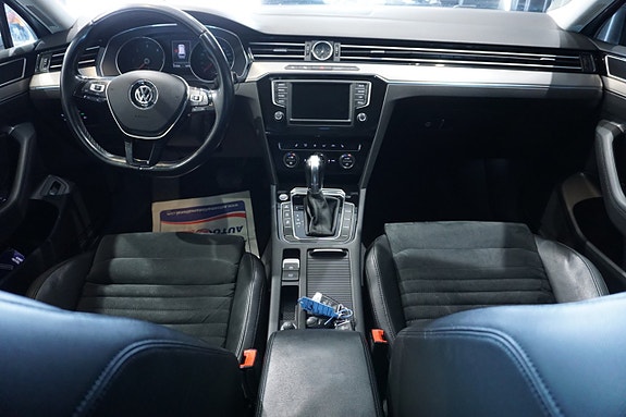 Volkswagen Passat 10 of 16