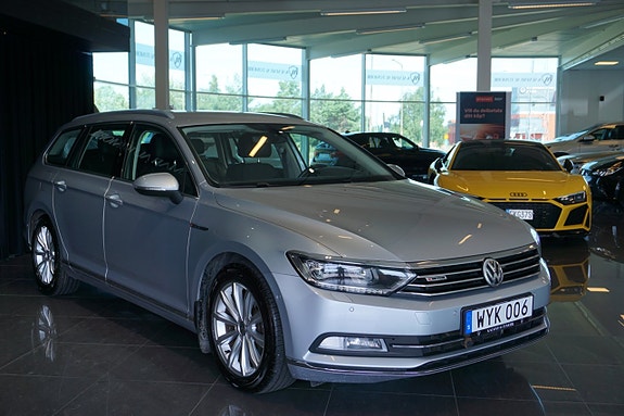 Volkswagen Passat 2 of 16