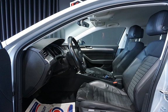 Volkswagen Passat 12 of 16
