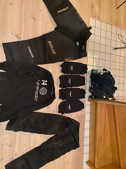Product image 1 of 3
