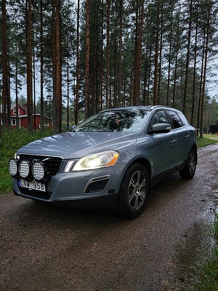 Volvo XC60 2 of 7