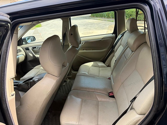 Volvo V70 7 of 8