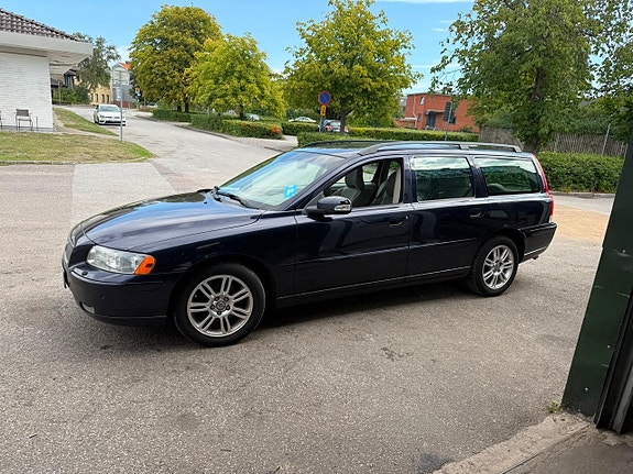 Volvo V70 3 of 8