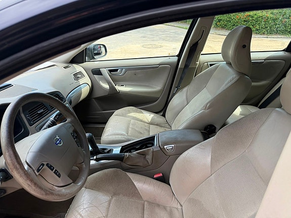 Volvo V70 6 of 8