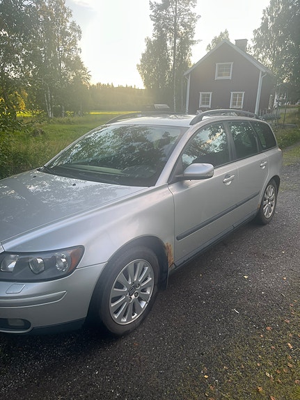 Volvo V50 2 of 15
