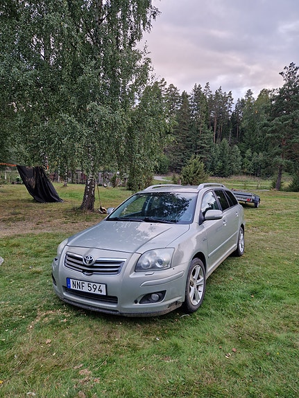 Toyota Avensis 2 of 6
