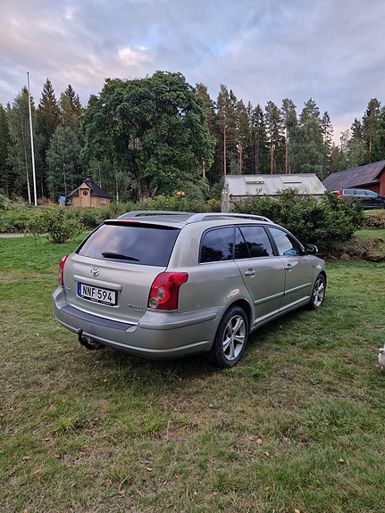 Toyota Avensis 4 of 6