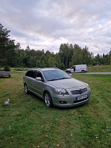 Toyota Avensis 3 of 6