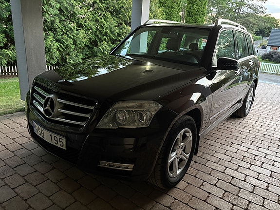 Mercedes-Benz GLK220 2 of 13