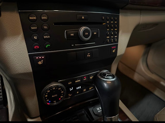 Mercedes-Benz GLK220 9 of 11