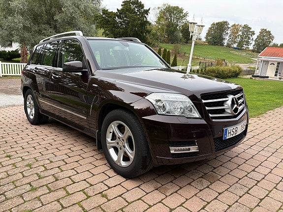 Mercedes-Benz GLK220 2 of 11