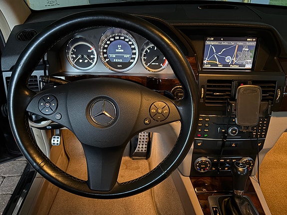 Mercedes-Benz GLK220 8 of 13