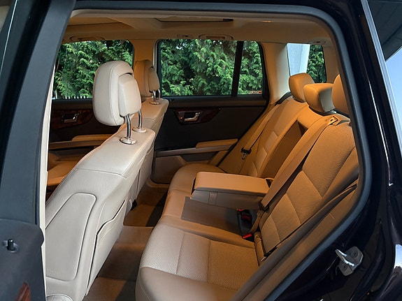 Mercedes-Benz GLK220 9 of 13