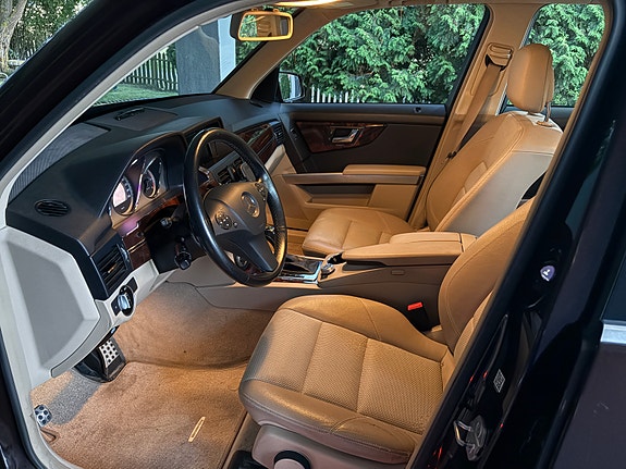 Mercedes-Benz GLK220 7 of 11