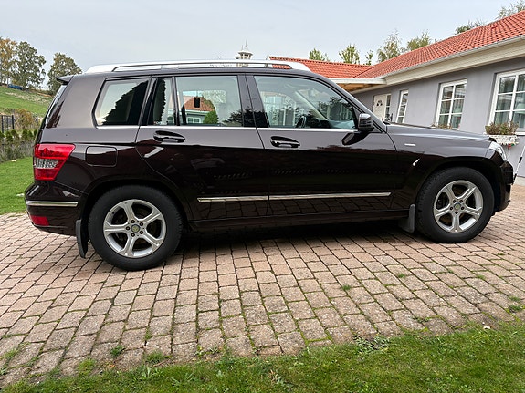Mercedes-Benz GLK220 3 of 11