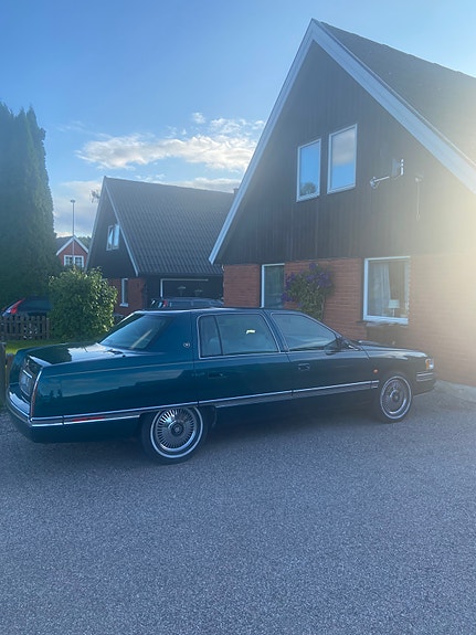 Cadillac Deville 4 of 7