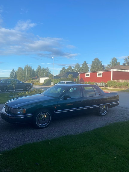 Cadillac Deville 2 of 7