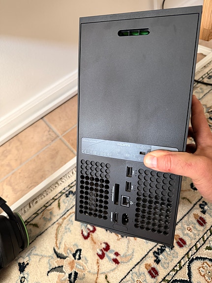 Xbox Series X 1TB + 2 kontroller + Headset och tillbehör image 4