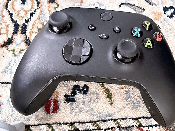 Xbox Series X 1TB + 2 kontroller + Headset och tillbehör image 6