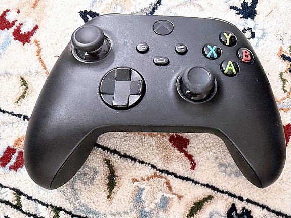 Xbox Series X 1TB + 2 kontroller + Headset och tillbehör image 5