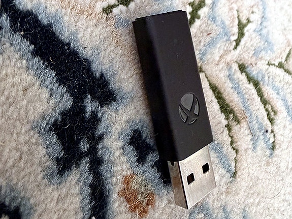 Xbox Series X 1TB + 2 kontroller + Headset och tillbehör image 8