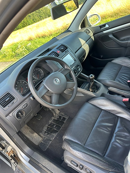 Volkswagen Golf V 5 of 7