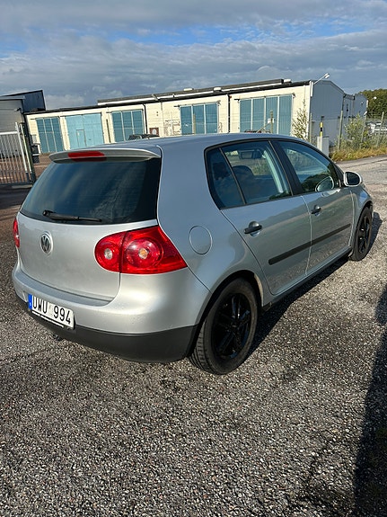 Volkswagen Golf V 2 of 7