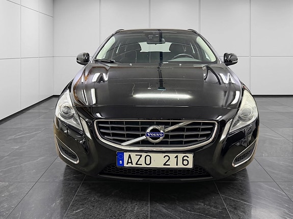 Volvo V60 2 of 15