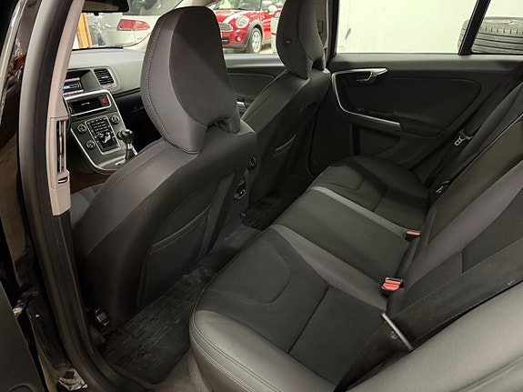 Volvo V60 11 of 15