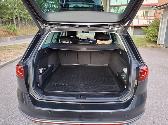 Volkswagen Passat Alltrack 5 of 11