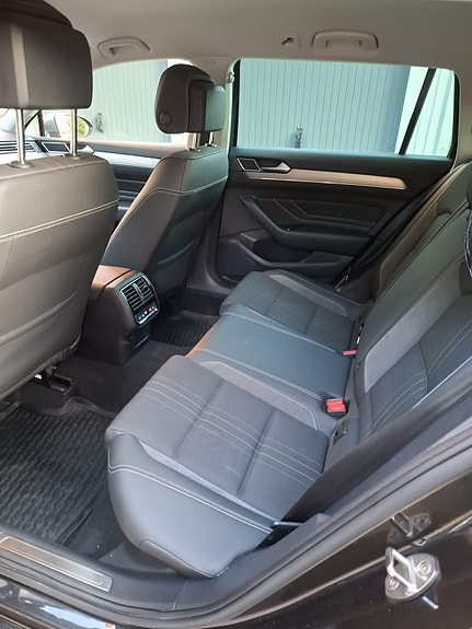 Volkswagen Passat Alltrack 4 of 11