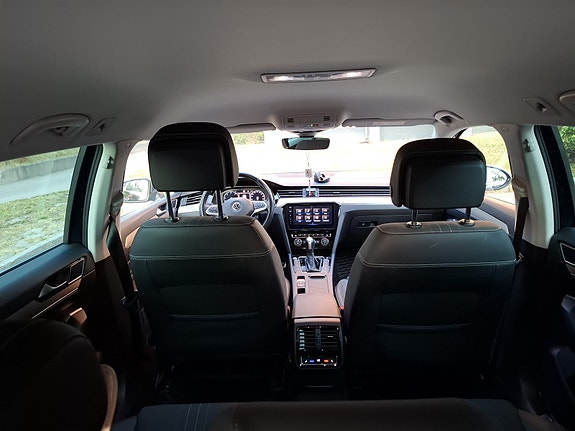 Volkswagen Passat Alltrack 9 of 11