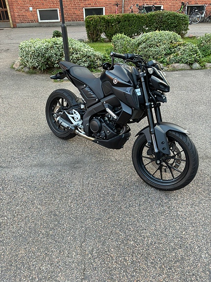 Yamaha MT125 2 of 5