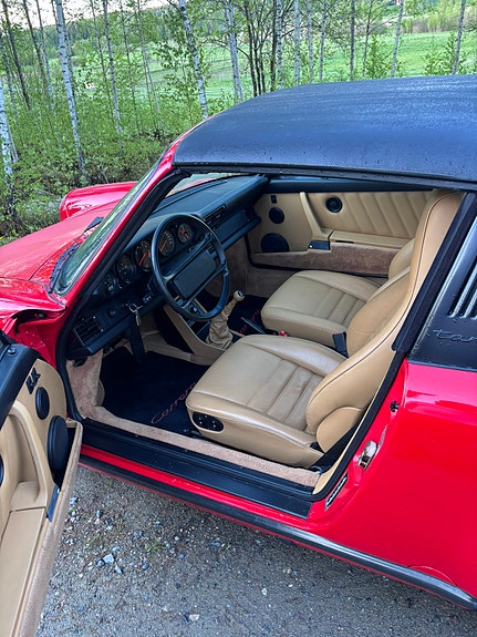 Porsche 911 Carrera 2 of 2