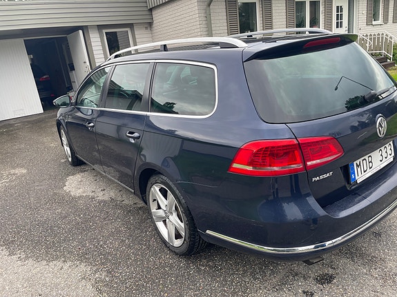 Volkswagen Passat 4 of 9