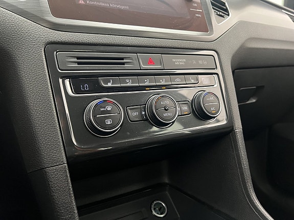 Volkswagen Golf Sportsvan 24 of 27
