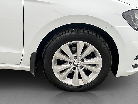 Volkswagen Golf Sportsvan 10 of 27