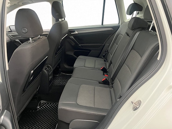 Volkswagen Golf Sportsvan 16 of 27
