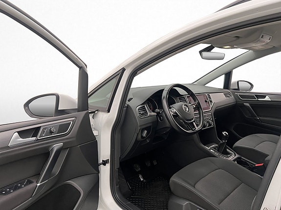 Volkswagen Golf Sportsvan 18 of 27