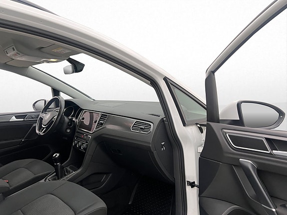 Volkswagen Golf Sportsvan 13 of 27