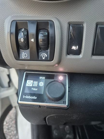 Nissan NV300 12 of 12