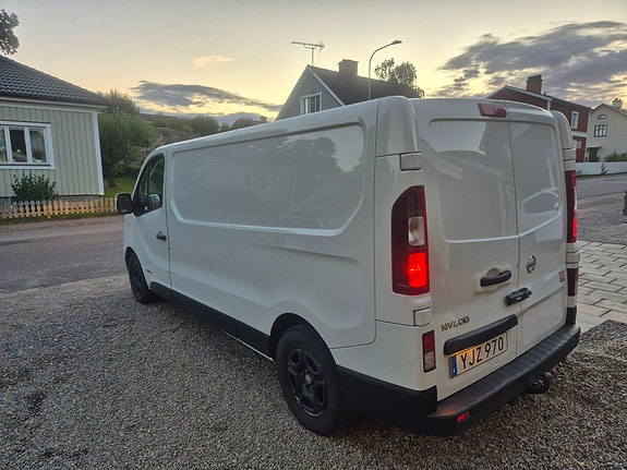 Nissan NV300 4 of 12